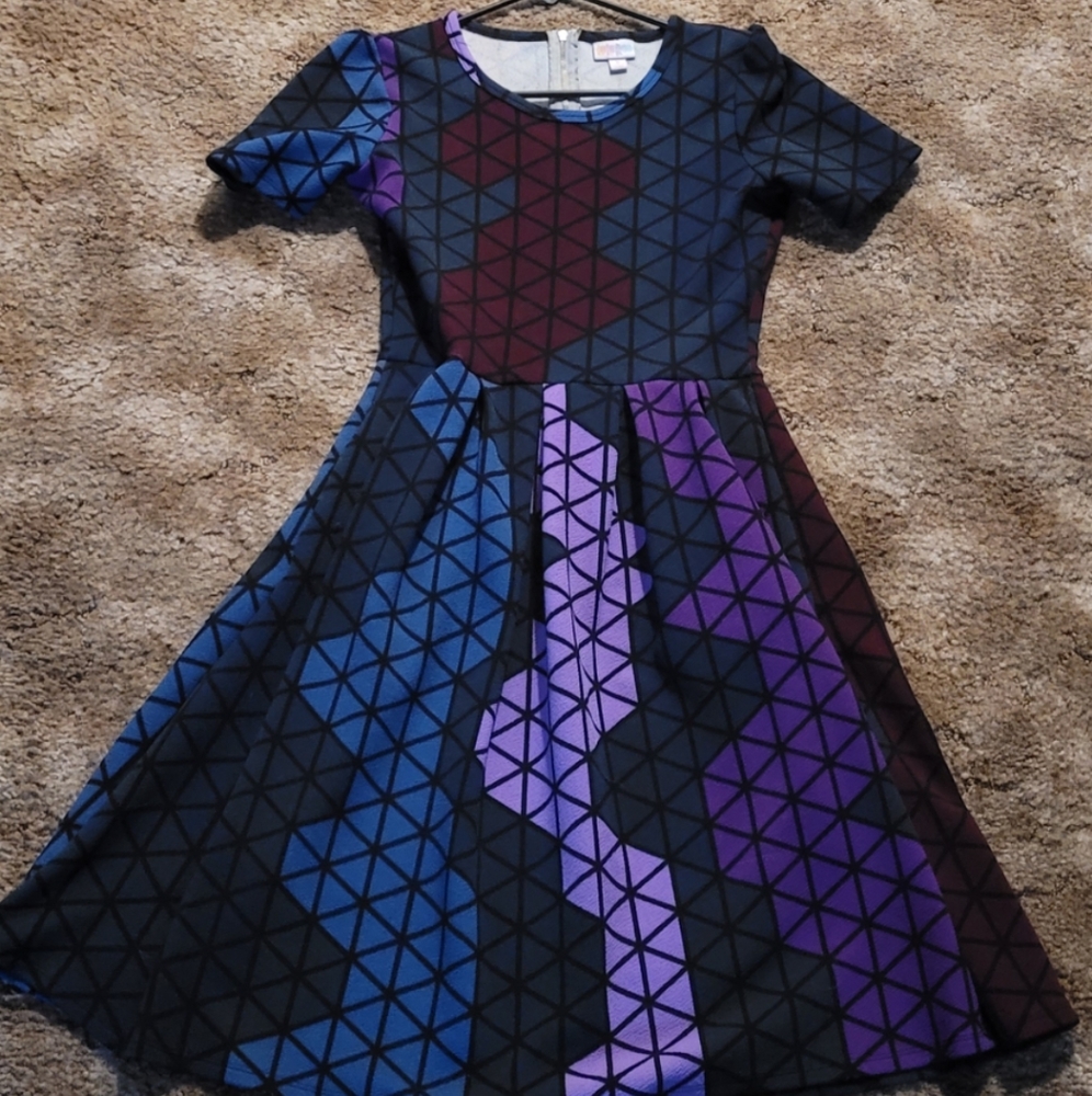 Amelia Lularoe Geometric Pattern S